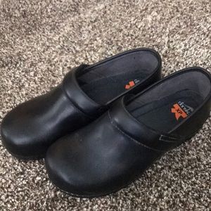 Dansko shoes Sz 40